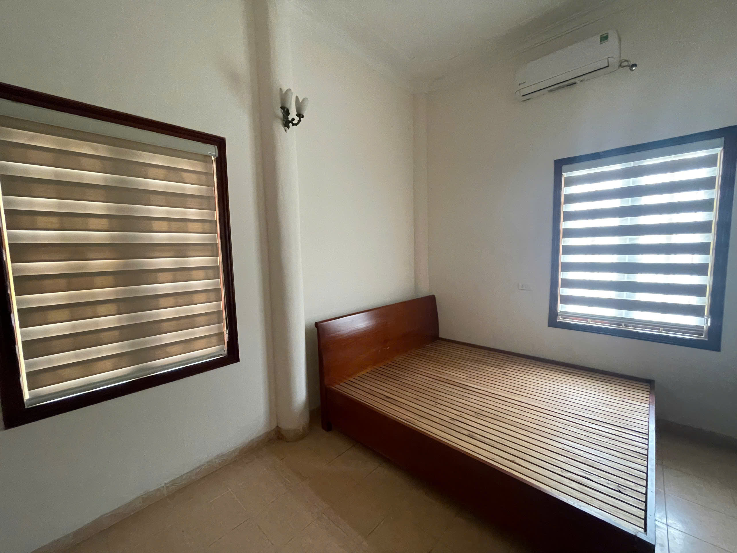 Cho thuê căn hộ Tập thể ngõ 60 Nguyễn Chí Thanh 62m2, 2 ngủ, Full đồ, ở gđ vào ngay - Ảnh 1